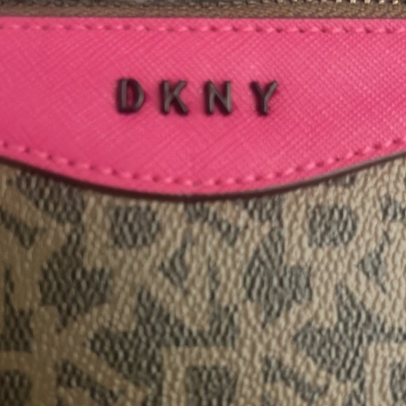 DKNY Wallet - Picture 2 of 5